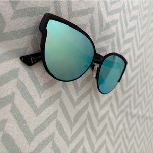 Cool Quay Australia mirrored blue sunglasses in great condition
